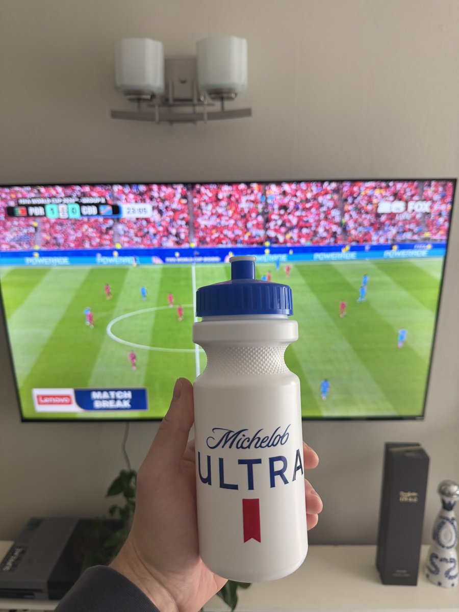 DeonNeon69's tweet photo. #HydrationBreak https://t.co/ZA4mKrx8Y7