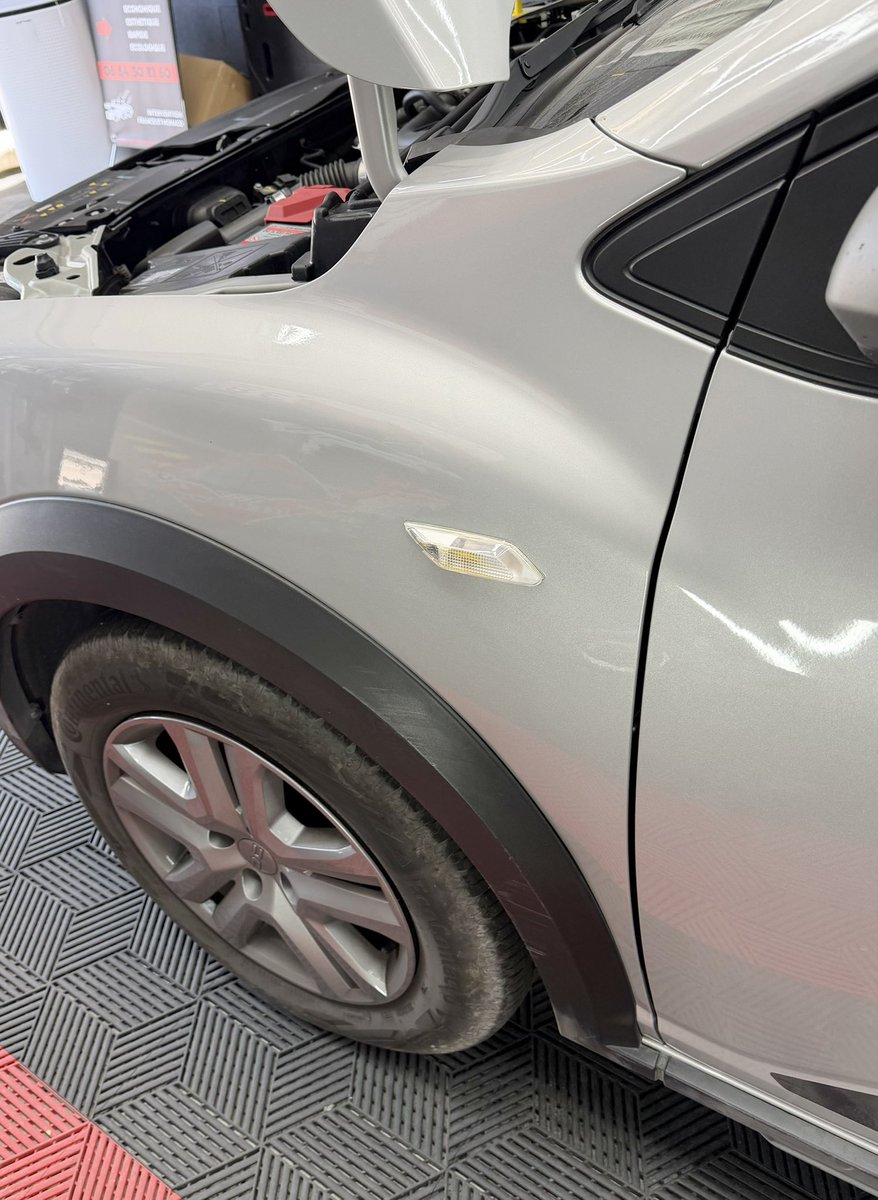 Debossandchrome's tweet photo. ⚒️Intervention en débosselage sans peinture à l’atelier

Cette Dacia Sandero Stepway présentait un important enfoncement sur l’aile avant. Le remplacement de l’élément avait été envisagé par le concessionnaire, impliquant un coût conséquent pour le propriétaire. https://t.co/35Yn3QUDxU
