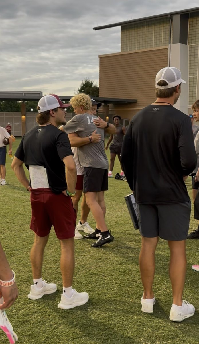 northwillis843's tweet photo. First camp of the summer  @GamecockFB down. Second year in a row and enjoyed my time with my group and @coachfurrey. Among some of the best. Be great at things that don’t take talent to be great at. 🔥Next camp - see you in a few @Ry_Beard! https://t.co/gVtgo6p2Ev