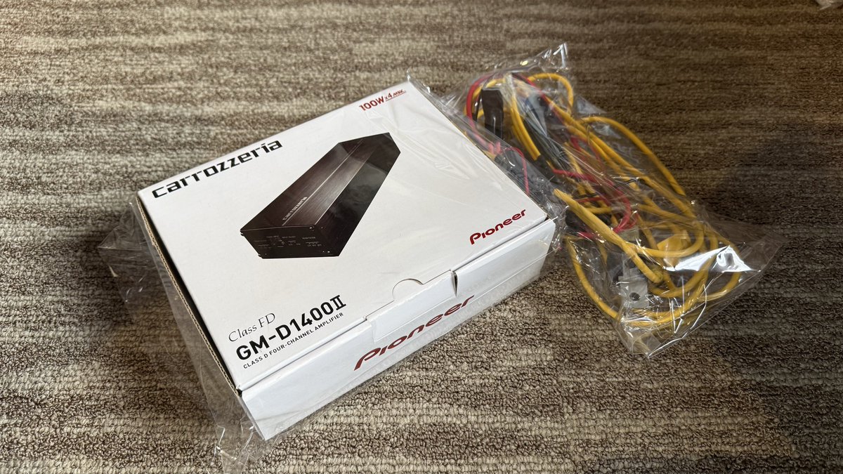 続いてC33にも小型パワーアンプ(carrozzeria GM-D1400Ⅱ)を装着