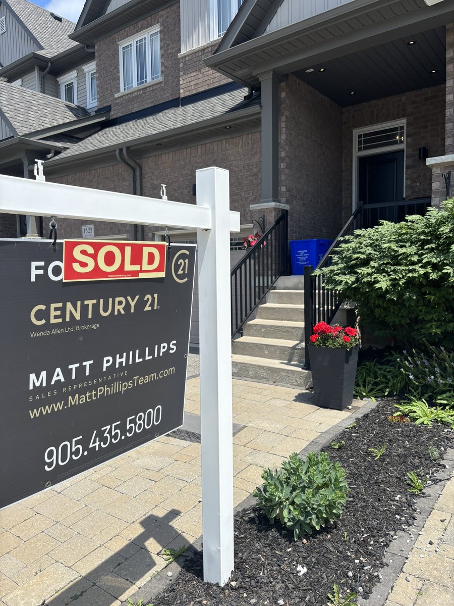 RealtorInDurham's tweet photo. ๐ก JUST SOLD! ๐
Congratulations to my clients on their successful sale! Another happy homeowner in the books.
This beautiful property at 1821 Shelburne St Oshawa found its perfect new owners.
If youโre thinking of buying or selling in the area, letโs make it happen! #northoshawa #oshawarealestate #durhamregionrealestate
๐ฒ 905.435.5800
๐ป https://t.co/48AyLGHgqC