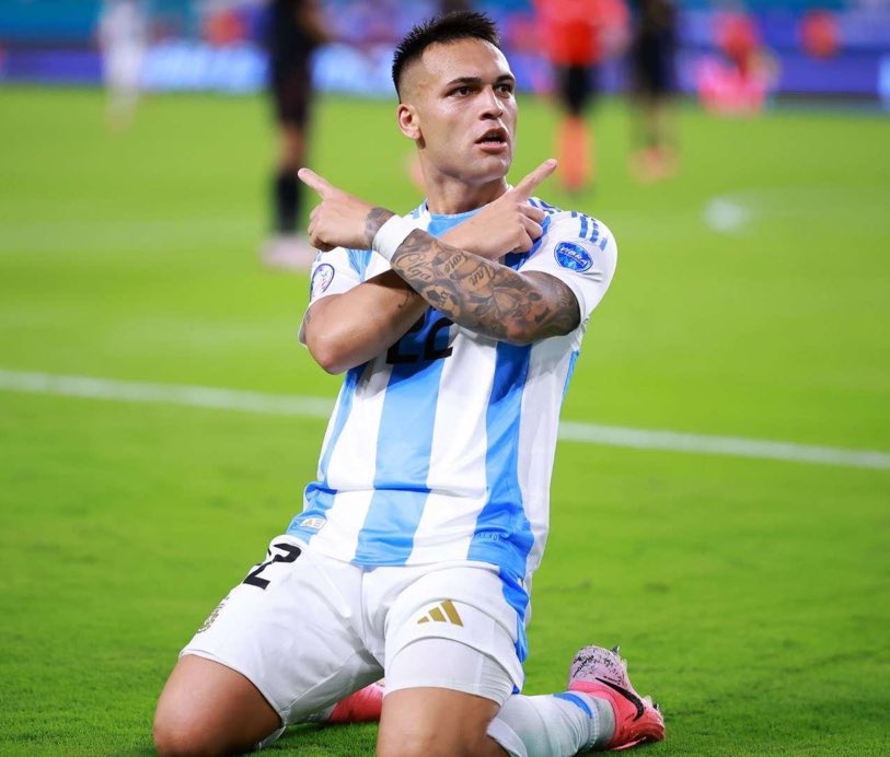 F3d3_13's tweet photo. Los que critican a Lautaro son las mismas gallinas cogidas que criticaban a Messi.Lautaro es una pieza INDISPENSABLE.. aguanta, lleva marcas, rebota, se para bien, pone pases gol... JULIAN, corre, mete y atropella...pero hizo goles y eso es lo  UNICO Q VEN las gallinas EXITISTAS https://t.co/dhhzih9Upn