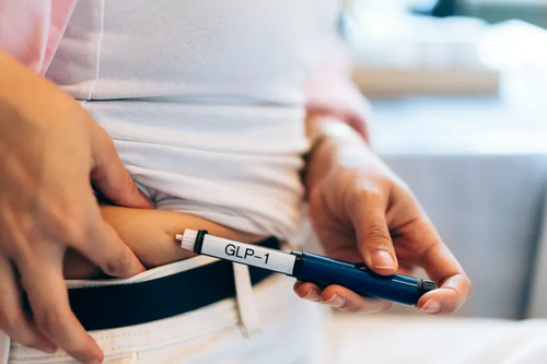 AFGPlanning's tweet photo. Increasingly popular weight loss drugs are affecting the finances of people who take them in large ways and small. People who take GLP-1s significantly cut back on eating out and food delivery, and need to buy new clothes, according https://t.co/Cs6aTXos6X https://t.co/PfGAqXayi5