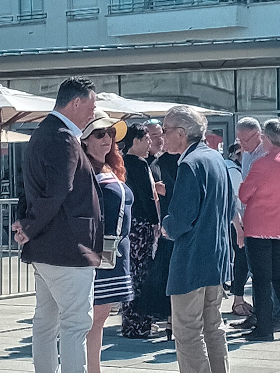 JulioPichon_'s tweet photo. Ce matin, les élus du groupe Renouvelle-toi Saint-Nazaire ! étaient présents pour honorer la mémoire des victimes du #Lancastria, 86 ans après cette tragédie au large de Saint-Nazaire. Ne jamais oublier. 🇫🇷

#SaintNazaire #DevoirDeMemoire #RN #UDR #IDL https://t.co/8pMbiQ7GXs