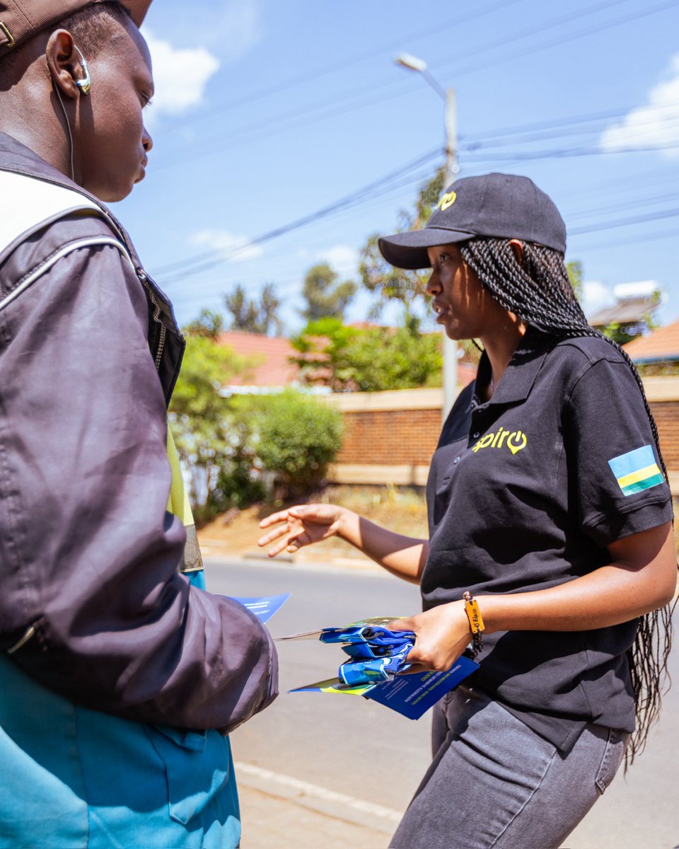 spiro_rw's tweet photo. Tekana na Spiro🔥

Umutekano wawe ni ibanze kuri twe #spichou

Abamotari bacu dukomeje kubahugura uko bakwitwara mu muhanda, bita kuri moto  zabo, ndetse no kwibukiranya iby'ingenzi kugirango  urugendo rube rwiza🤗

#spirobike #spiro #motoyubu #tekananaspiro https://t.co/X3RRdRqduR