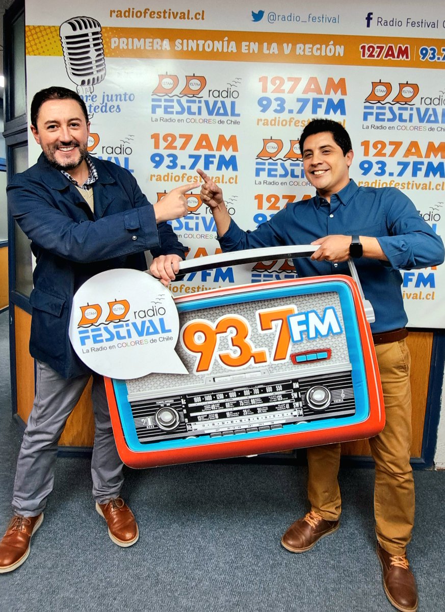 radio_festival's tweet photo. Las tardes de Miércoles #LaSobremesa es junto a #Ernesto y #FestiSalud con el nutricionista Christian Cárdenas y el Dr Mauricio Cancino
¿Consultas? Aquí 👇👇👇
📲 #FestiWasap +569 5372 9325
🔵 X / Instagram/ TikTok @radio_festival
📻🎙 127 AM/ 93.7 FM / https://t.co/vOFyr0Aj98 https://t.co/uBDdxTkv71