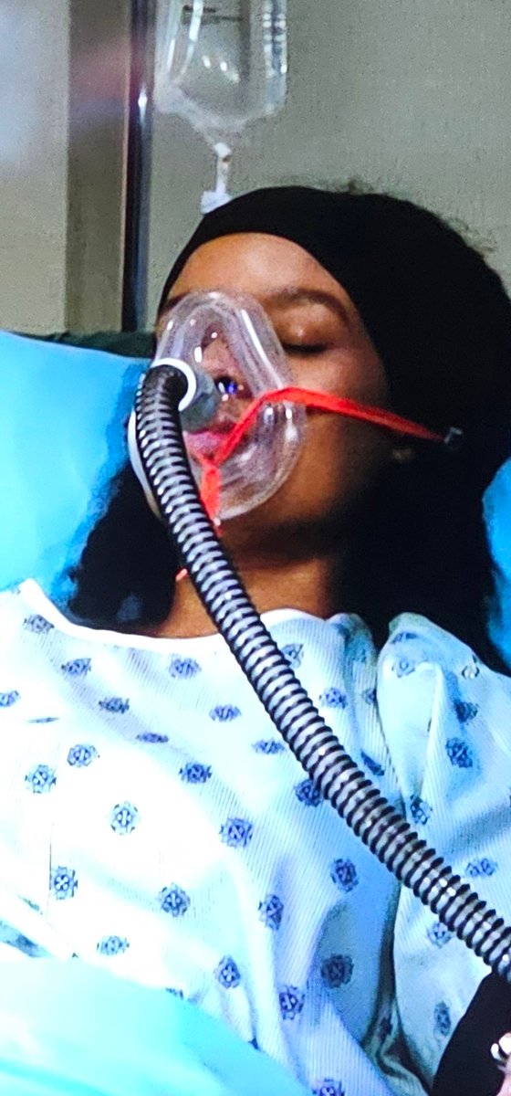 deederes's tweet photo. The nurse said she was on a "ventilator." That is a BiPAP (Bilevel Positive Airway Pressure)
Or a CPAP (Continuous Positive Airway Pressure). If your going to have a medical show use the right medical terms! https://t.co/WheGO69ZnS