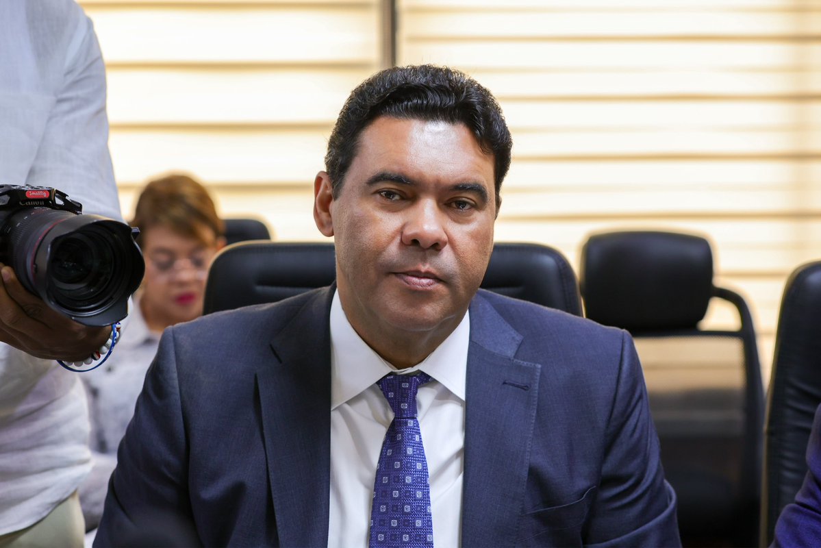 CholitinDuluc's tweet photo. Hoy participamos en los trabajos de la Comisión de Justicia y Derechos Humanos del Senado, avanzando en el estudio de importantes iniciativas legislativas para fortalecer nuestro sistema jurídico y la protección de los derechos fundamentales.

Seguimos trabajando con responsabilidad por una República Dominicana más justa, institucional y respetuosa de la dignidad de cada ciudadano.