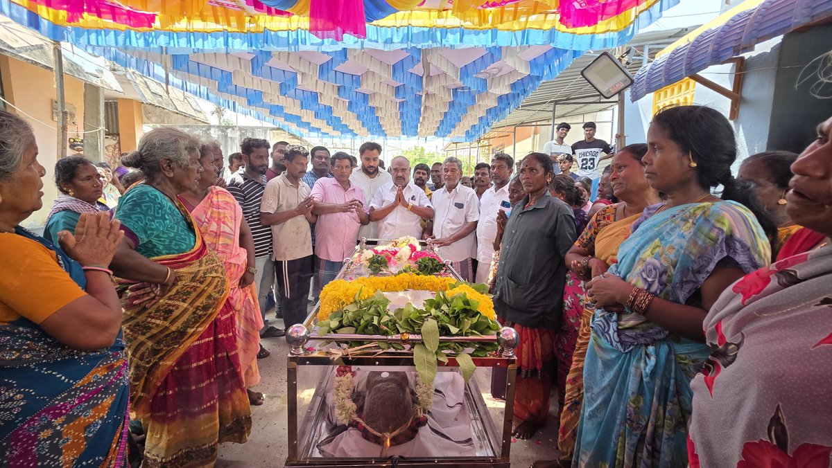 GingeeMasthan's tweet photo. விழுப்புரம் வடக்கு மாவட்டம் - செஞ்சி பேரூராட்சி,2-வது வார்டு கழக முன்னோடி  திரு.மகா அவர்களின் மறைவிற்கு  நேரில் சென்று அஞ்சலி செலுத்தி குடும்பத்தினருக்கு ஆறுதல் கூறினோம்.

@mkstalin | @Udhaystalin | @arivalayam https://t.co/3uFWeS8NyG