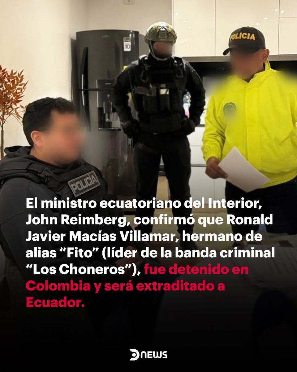 DNewsOK's tweet photo. 👮 🇪🇨 La Fiscalía ecuatoriana confirmó mediante un anuncio del ministro ecuatoriano del Interior, John Reimberg, la detención de Ronald Javier Macías Villamar, hermano de alias "Fito", máximo líder de Los Choneros. 

#Ecuador #AliasFito #Choneros #Colombia https://t.co/PsN5yfxyyf