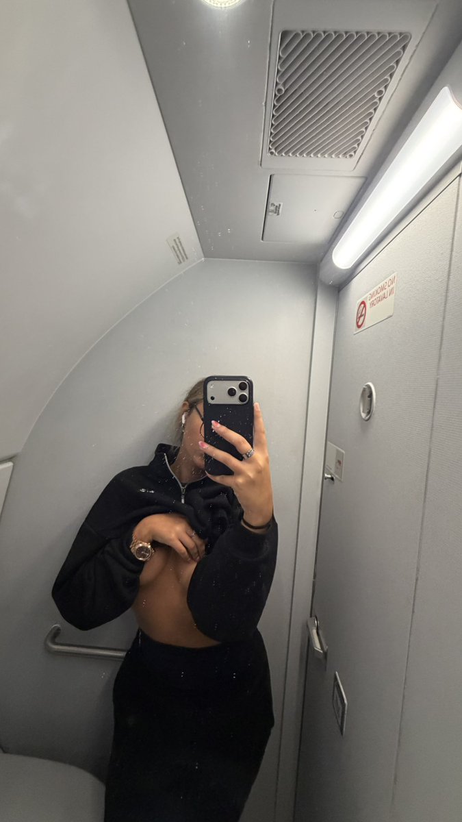 mayaynaaa's tweet photo. Crazy things are happening in the airplane bathroom 💦 https://t.co/Ytz1j4MWBh