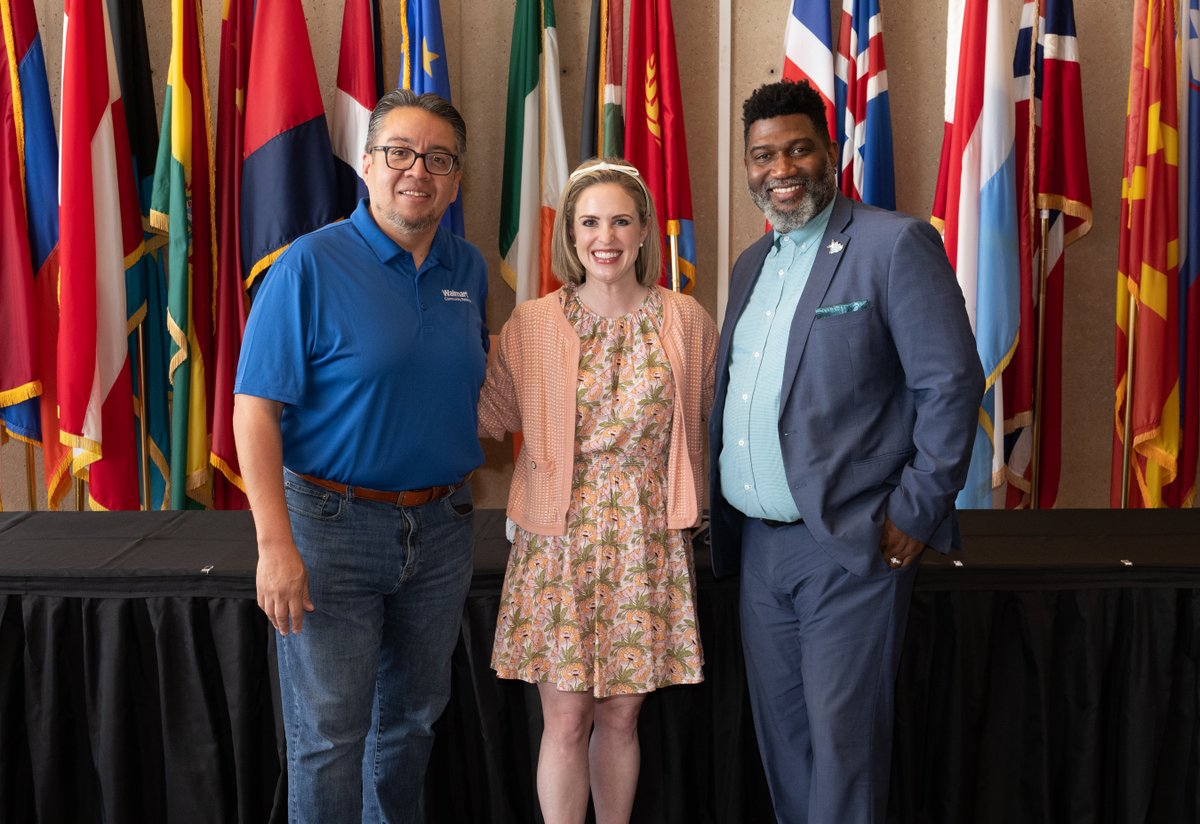 AllStarsProject's tweet photo. ASP and @JLDallas  thanks our title sponsors @Walmart and @SamsClub for helping make the 30th Annual Dallas Mayor's Back-to-School Fair possible! 🎒📚  Read the press release here: https://t.co/cUhVa4UMHe. #DallasMBTSF #AllStarsProject #JuniorLeagueofDallas https://t.co/9mnAy7jcN6