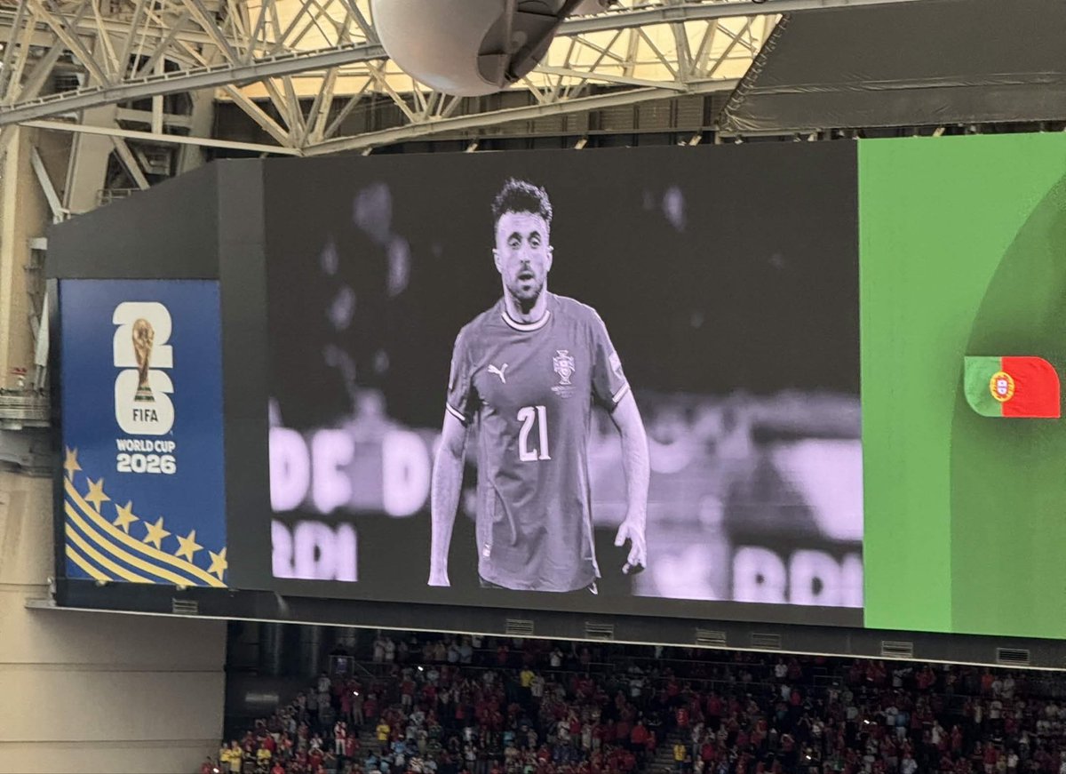 RealityLfc's tweet photo. 🚨Roy Keane on Diogo Jota been displayed on the screen during their Anthem ahead of the opener game against Dr Congo.

🗣️“Football is the greatest sport in the world, emotional moments like this In football tells you how great the sport is not just about showing up on the pitch and playing football. What Portugal did today tells us all how important Jota was in their squad.

It was a dream for Diogo Jota to come to the 2026 World Cup but unfortunately the creater has different plans for him.

He will forever be remembered from club to country side in football history that’s the passion of it.”