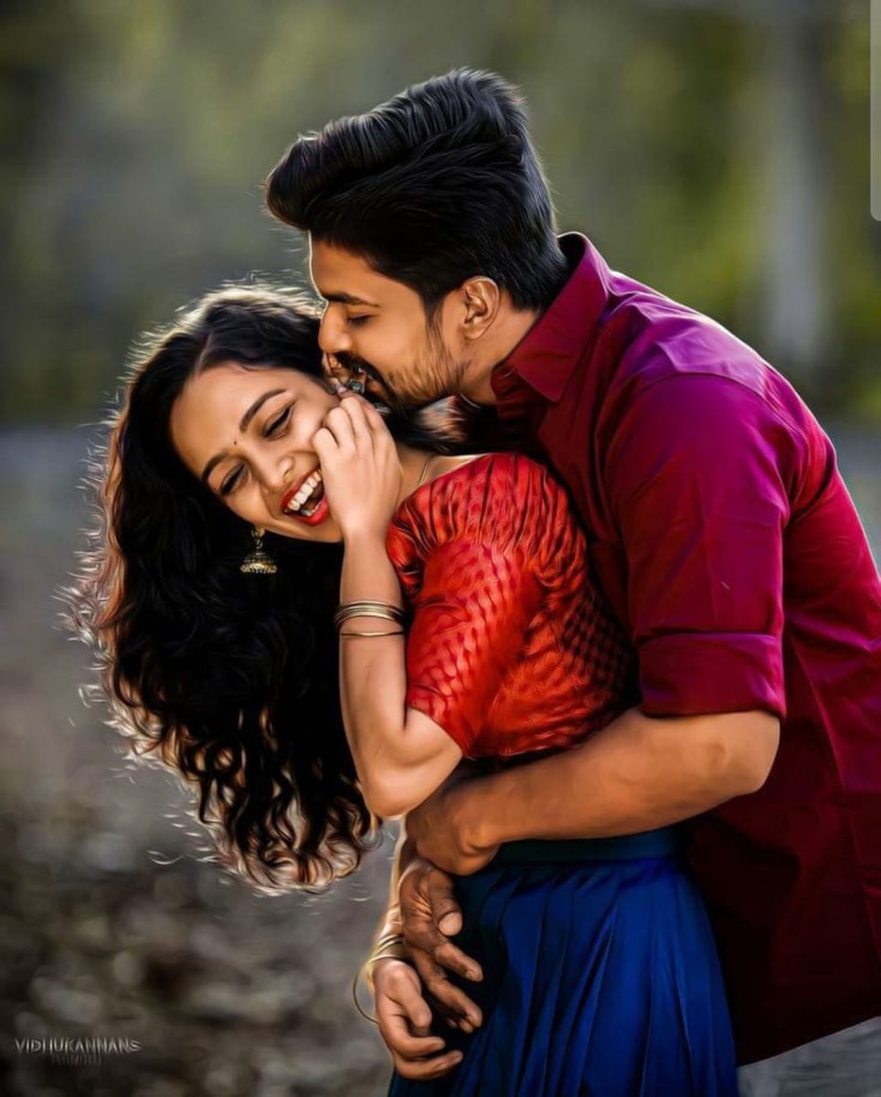 AshokKaundal13's tweet photo. जी हाँ...❤️
देखकर तुमको करार आए
एक तेरे आने से दिल में बाहर आए
प्यार में खूबसूरत 
#अहसासों को तुम समझती हो
क्यों ना हमसफ़र बन जाए एक दूजे के
दिल दिल के करीब आ जाए एक दूजे के 
मेरी जां, मेरे दिल के करीब अब लगती हो
प्यार में आसमान से ऊंचाइयों को छू लेँ 
तेरी बाहों में तेरे प्यार के 
मधुर एहसास को महसूस कर लेँ 
दुनिया में आठ अजूबे हैं
तेरे अब नए नबले अजूबे को महसूस तो कर लेँ
चांद को तो चांदनी से मिलने की चाहत रहती है
क्या करूं खो जाऊं इन हसीन ख्वाबों में 
मुझे तो तुम्हारे मधुर मिलन की आस रहती है 
तू ही बता कितना मुश्किल है तेरे प्यार को पाना
तेरी मोहब्बत में दो दिल एक जान हो जाना 
मुझे पता है प्यार में सुख-दुःख, तड़पन तू रहती ही है 
तुझे हासिल करने की कशिश तो रहती ही है
#कलमाँजलि 
#सिर्फ_तुम 
#काव्योदय 
#अनकहे_अल्फाज़ 
#पलकों_की_छाँ_ब_मे 
#वाह_लाजबाब_हो_तुम 
#अशोक