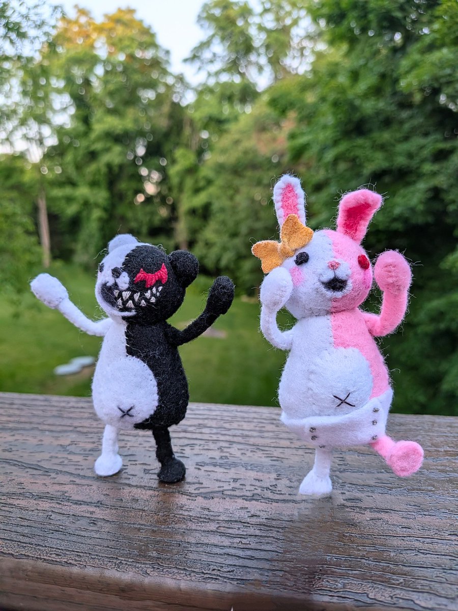 SoapyMuffinn's tweet photo. My entry for the #Danganronpa anniversary contest in the craft category :D
#danganronpaCC #monokuma #monomi https://t.co/s7rmgNHWAI