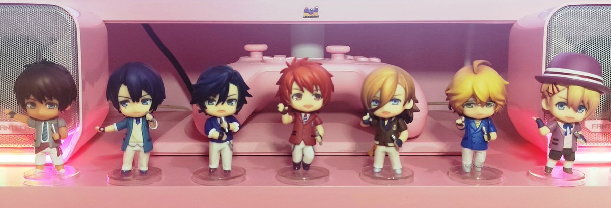 sabilahk29's tweet photo. I KNOW THIS FEEL! jadi mau cerita juga, gw dpet mini figure starish ini semua cuma 530k (udh bersih indo) msih mulus ada box+plastiknya, itupun gk sngaja nemu di merchari, gw doain seller yg jualnya msuk surga dah 😭 bestdeal bgt gila, soalnya klo beli satu2 bisa kena di 150rban https://t.co/fGFUjR5M2T