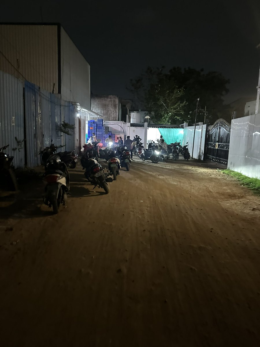 farazfarishta's tweet photo. Creating big time nuisance for residential people hampering safety and security of all residentials . Request to kindly look into this before some untoward incident happens @eden garden 
Street no 2 
King kothi 
Besides pista house lane https://t.co/8oPfuTXAjm
