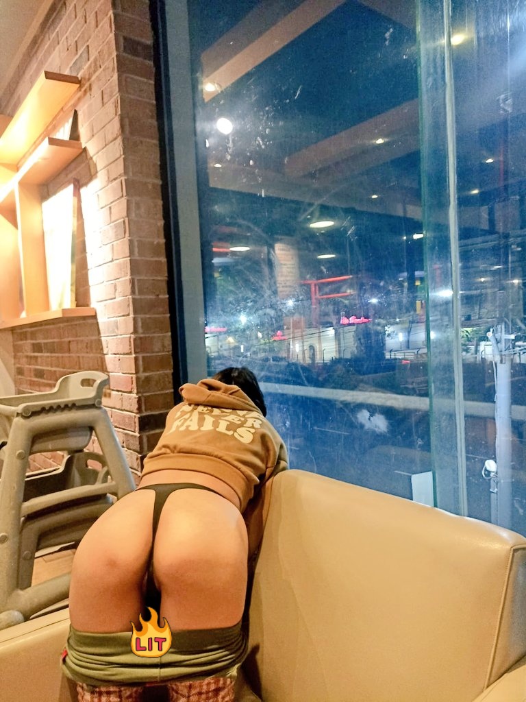 carolglez666's tweet photo. QUIEN ADIVINE EN QUE BURGER KING ESTOY LE REGALO UNA VIDEOLLAMADA 🤑☺️💕💸🥵💦#wata  #daddykink #blowjob #amateur #prettypussy #nsfwtwt #adult #powg #puppygirl #sexvideo #petplay #freeuse #daddydom #adultcontent #bigdick #bbc #sellin #sellincontent #chudai #webaty #SuggarBaby https://t.co/FdKHWhqKo3