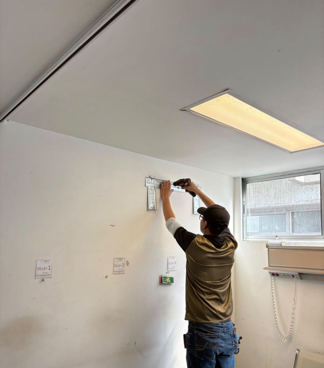 martibatres's tweet photo. Hoy continúan los trabajos de montaje y fijación de 18 unidades tipo mini split en el Hospital General "Dr. Fernando Ocaranza" del @ISSSTE_mx en 𝗛𝗲𝗿𝗺𝗼𝘀𝗶𝗹𝗹𝗼, 𝗦𝗼𝗻𝗼𝗿𝗮.

Es parte de la adecuación e instalación de todo el sistema de aire acondicionado y del fortalecimiento de la climatización en las áreas de atención médica.