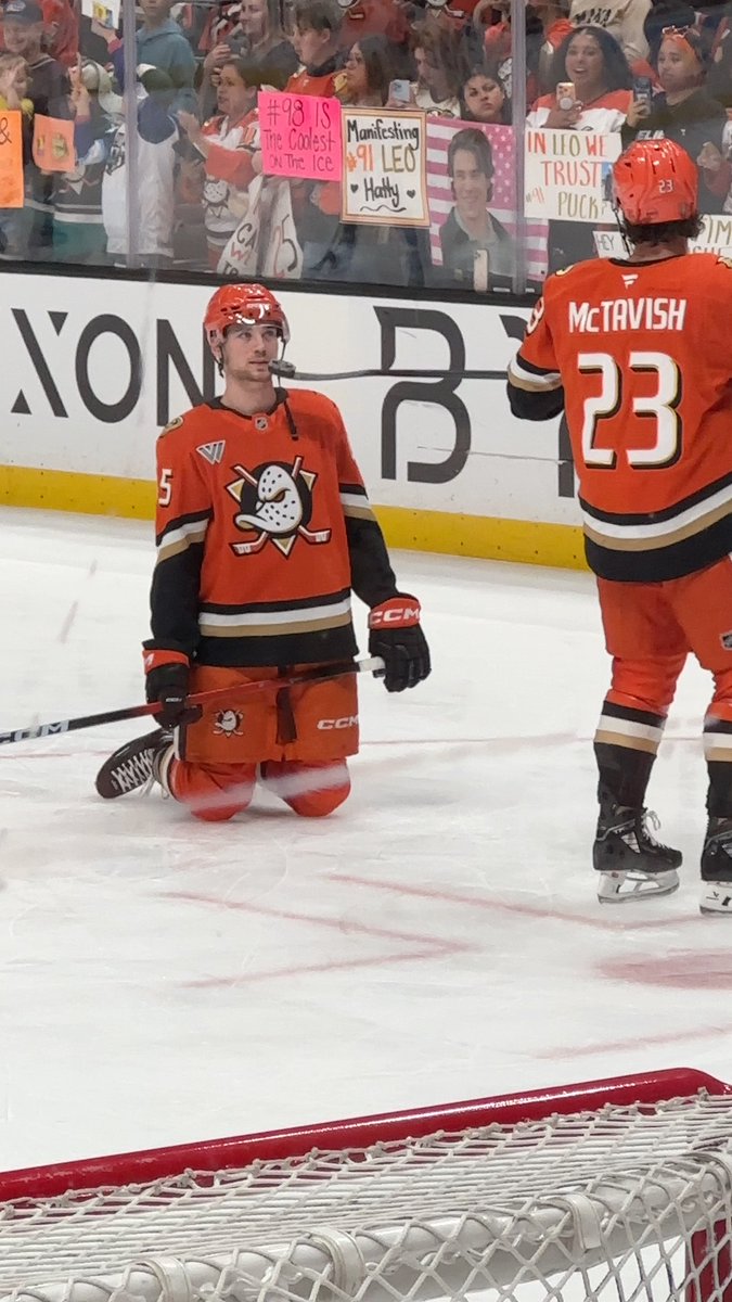 DuckyBecks45's tweet photo. with McTavish most likely being traded, who is going to play with Beckett now during warmups? 😭😔 https://t.co/dy4U4O77uv