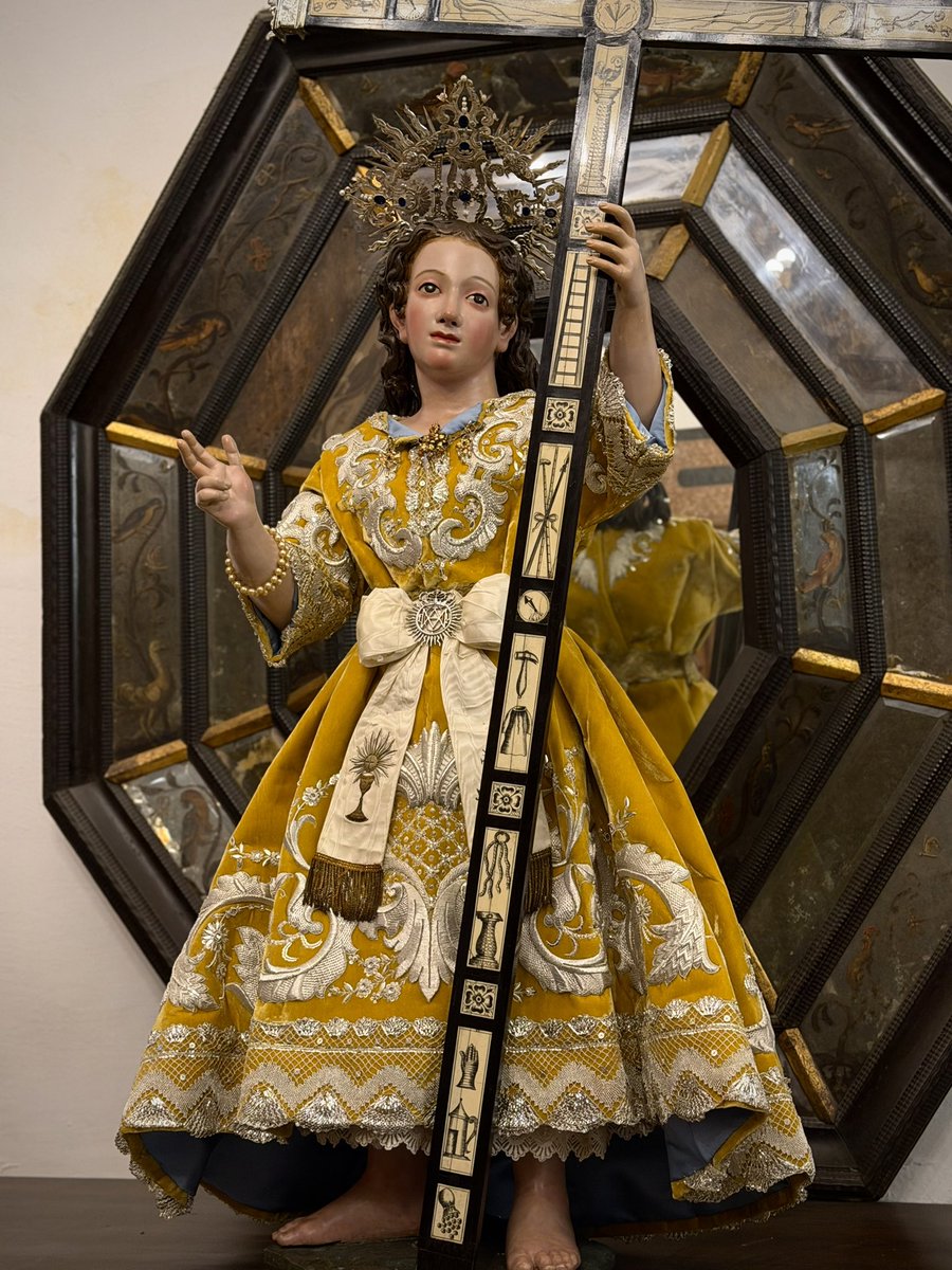 HumildadGranada's tweet photo. #CENTENARIO | Se ha procedido al cambio de vestimenta de la imagen del Dulce Nombre de Jesús de cara a la celebración de la Solemnísima Función de clausura del #Centenario fundacional de nuestra Cofradía.

#LaCañilla #100AñosDeRealejo https://t.co/U3lL3Zdffk