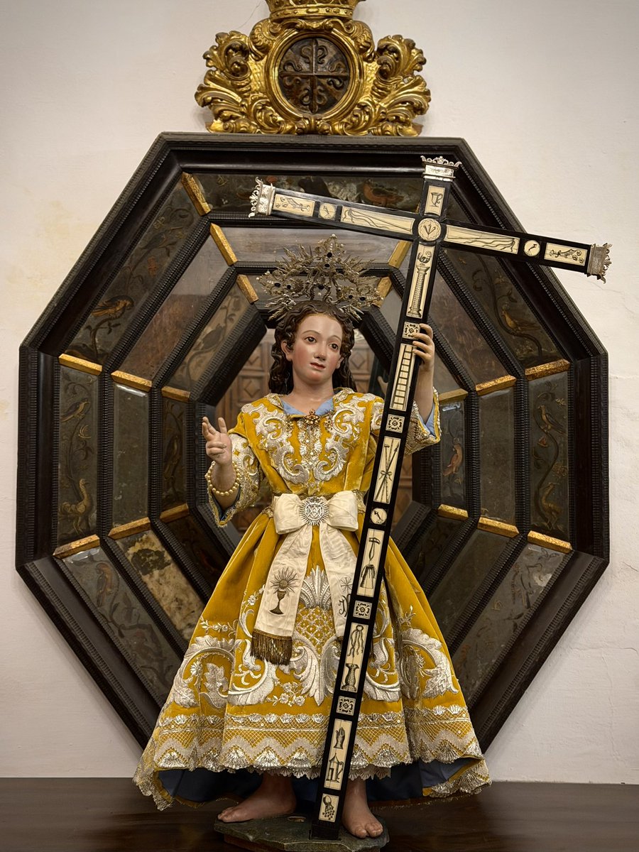 HumildadGranada's tweet photo. #CENTENARIO | Se ha procedido al cambio de vestimenta de la imagen del Dulce Nombre de Jesús de cara a la celebración de la Solemnísima Función de clausura del #Centenario fundacional de nuestra Cofradía.

#LaCañilla #100AñosDeRealejo https://t.co/U3lL3Zdffk