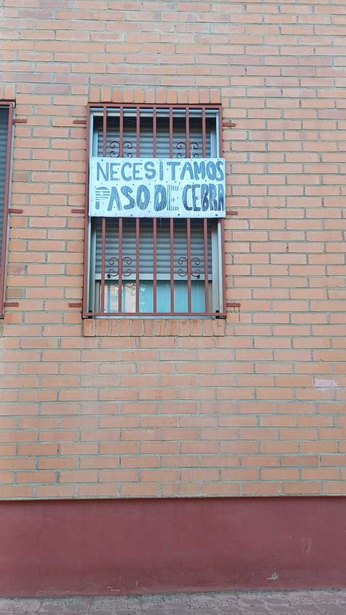 marioconcellon's tweet photo. En la calle Mújica Laínez los vecinos reclaman un paso de cebra @zaragoza_es @ChuecaNatalia @vmse10 https://t.co/Iky18G60U3