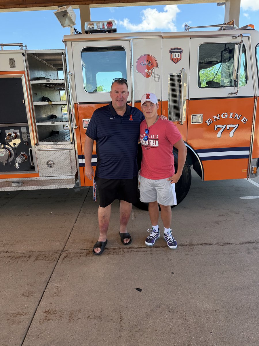 Codyjp2030's tweet photo. Thank you to all of university of Illinois coaching staff for all the hospitality and big thanks to @Eddie__Simpkins for a great time https://t.co/yPhbxAjPIw