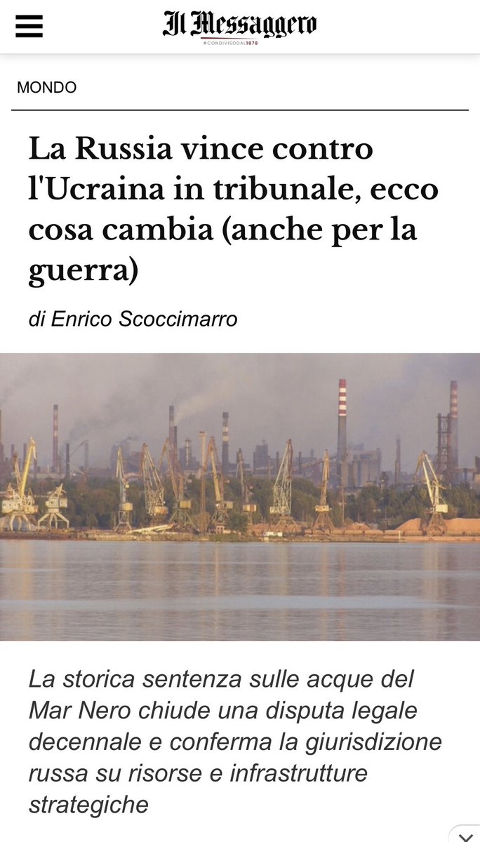 marsetac's tweet photo. Ho inviato una lettera al Direttore del Messaggero per richiedere la rettifica di un articolo incredibile scritto da una delle tante penne particolarmente sensibili alle ragioni di Putin, tal Enrico Scoccimarro.

Secondo l’autore la Russia avrebbe stravinto all’Aja, presso il tribunale internazionale basato sulla Convenzione delle Nazioni Unite sul diritto del mare (UNCLOS), in un giudizio che sancirebbe ora la legittimità dell’occupazione della Crimea, della costruzione del Ponte di Kerch e del principio secondo cui le acque del Mar D’Azov sarebbero esclusivamente russe. Peccato che sia vero esattamente il contrario e che la versione riportata senza vergogna su una testata nazionale sia il copia e incolla del comunicato emesso dalla Federazione Russa.

Nel pezzo si legge ad esempio che “il tribunale ha stabilito che lo Stretto di Kerch e il Mar d'Azov devono essere considerati acque interne, confermando la giurisdizione russa su tali aree”. In realtà il tribunale ha smontato questa tesi: «The Arbitral Tribunal thus cannot accept the Russian Federation's argument... and rejects the Russian Federation's first general objection». A rafforzamento di questo, la Russia sosteneva anche che dopo l'annessione illegale delle regioni di Donetsk, Zaporizhzhia e Kherson nel 2022 fosse cambiato lo status sovrano. Il tribunale ha respinto anche questo punto («rejects the Russian Federation's third general objection»), riaffermando che la giurisdizione si basa sulla situazione del 2016, quando entrambi i paesi erano indiscutibilmente Stati costieri legittimi del Mar d'Azov. 

Nell’articolo è anche scritto che “il collegio arbitrale ha respinto anche le pretese ucraine relative allo sfruttamento delle risorse naturali, negando a Kiev il controllo sulle attività estrattive e sulle riserve ittiche presenti in quelle acque”. Una versione manipolata che spaccia per diniego, quella che è piuttosto una dichiarazione di incompetenza da parte del tribunale. L'UNCLOS (la Convenzione ONU sul diritto del mare) ha respinto le richieste ucraine, non perché infondate, ma perché non ha l'autorità legale per stabilire a quale Stato appartenga un territorio terrestre (la Crimea).
A questo proposito Scoccimarro scrive anche che “la Corte ha negato che l'integrazione delle regioni di Donetsk, Luhansk, Zaporizhia e Kherson, avvenuta negli ultimi anni, rappresenti una violazione del diritto internazionale in questo contesto marittimo”. Altra manipolazione, che lascia intendere una legittimazione delle annessioni da parte dei giudici, le quali invece, nel ritenere le acque del Mar D’Azov ancora condivise è stata di fatto palesemente esclusa.

Nell’articolo infine è scritto che “la Corte ha sottolineato che anche l'Ucraina non ha rispettato integralmente i propri obblighi di cooperazione internazionale necessari alla tutela dell'ambiente marino”. Ma non si trova traccia delle violazioni del diritto internazionale marittimo da parte russa nella costruzione del ponte di Kerch, elemento che si evince in ben tre punti del dispositivo. In particolare al punto 5 si legge: «Decides, unanimously, that the Russian Federation violated Article 206 of the Convention...» (La Russia ha violato l'obbligo di valutazione di impatto ambientale per il ponte di Crimea, i cavi elettrici e i gasdotti). Al punto 6 è scritto: «...violated Articles 205 and 206... by failing to publish reports...» (Ha violato l'obbligo di pubblicare e trasmettere i rapporti ambientali). Infine il punto 7: «...violated Articles 123, 192, and 194... and by failing to fulfil its duty to cooperate...» (Ha violato l'obbligo generale di protezione dell'ambiente marino e, soprattutto, ha violato il dovere di cooperazione con l'Ucraina).

Dal momento che Scoccimarro non è nuovo a simili vergognose violazioni del codice deontologico, ho chiesto esplicitamente la rettifica. In caso di inadempienza procederò alla segnalazione al collegio di disciplina dell’Ordine dei Giornalisti del Lazio, nel cui elenco è iscritto.
