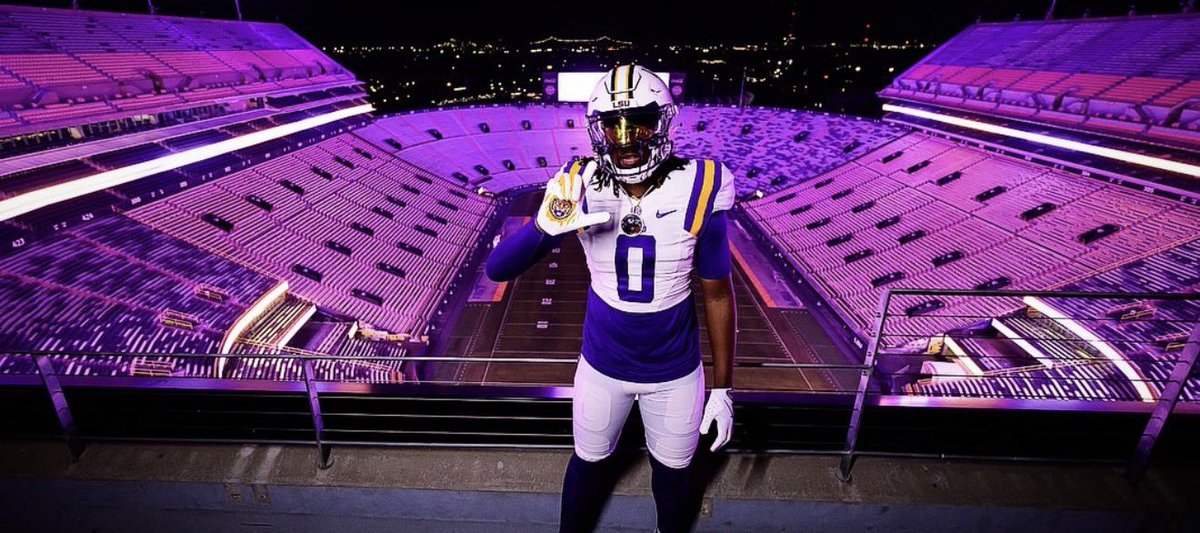 znagy20's tweet photo. BREAKING: #LSU has landed a commitment from the No. 4 EDGE in America: Chris Whitehead.

The 6’5, 230-pounder checks in as the No. 1 prospect in Virginia with Lane Kiffin and Co. sealing the deal.

“It’s Just Different”

#LSU now holds pledges from a pair of Top-5 edge rushers… https://t.co/q0tMDBgZtW