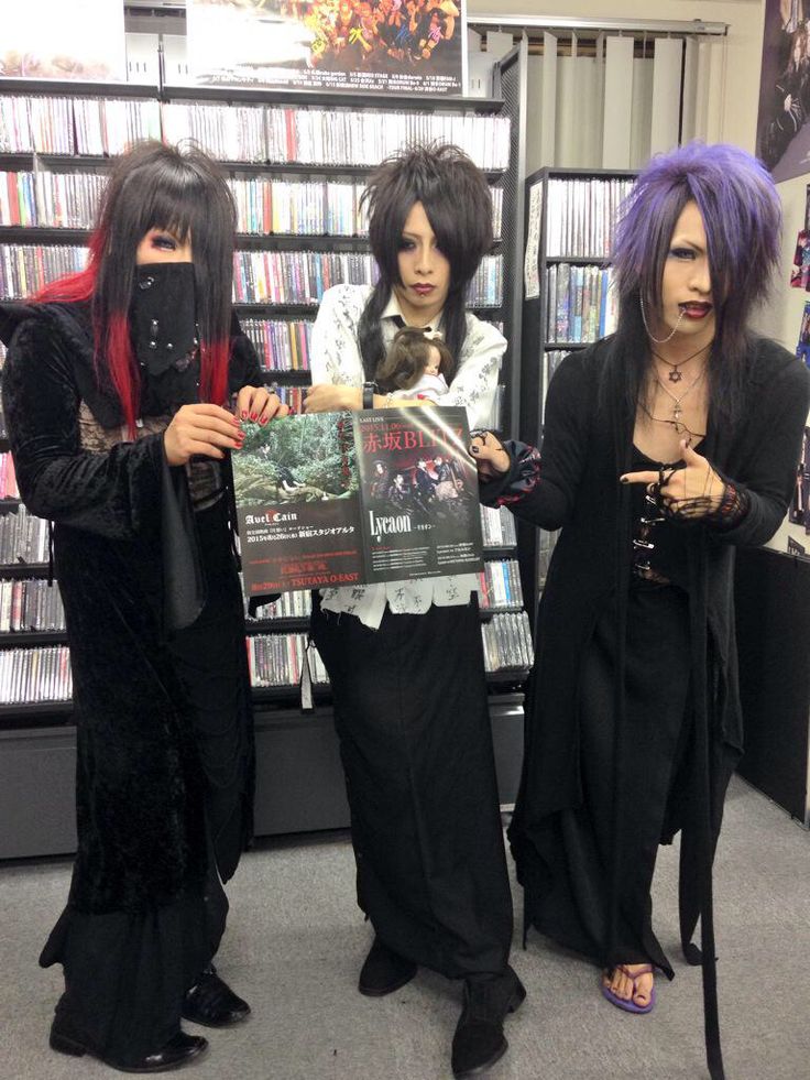 devilhalo_'s tweet photo. Always cracks me up a bit how Karma barely ever smiled but always had a wide ass smile when he was with Yuuki https://t.co/a67Zn6JaII
