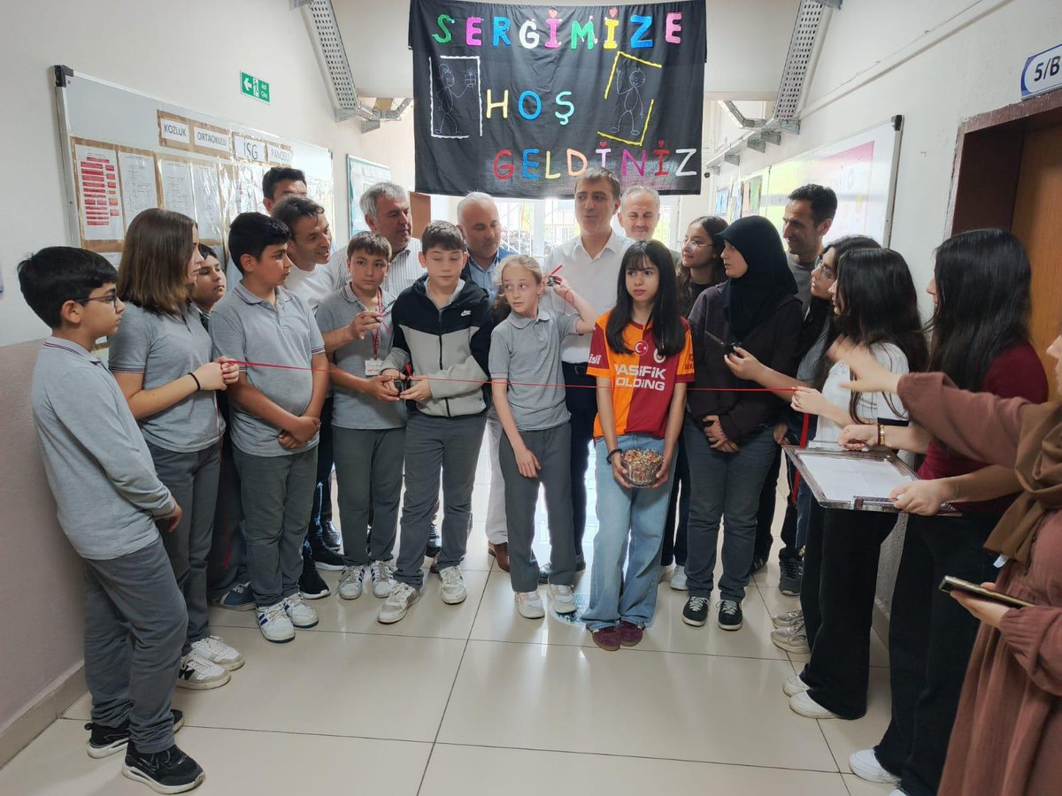 memterme55's tweet photo. İlçemiz Kozluk Ortaokulu tarafından Teknoloji Tasarım ve Görsel Sanatlar alanlarında hazırlanan eserlerden oluşan sergi, öğrencilerimizin emeklerini ve yaratıcılıklarını yansıtan çalışmalarla ziyaretçilerin beğenisine sunuldu.
@tcmeb @samsunmem @ismailrhmnkose https://t.co/mIlXJV2bgc