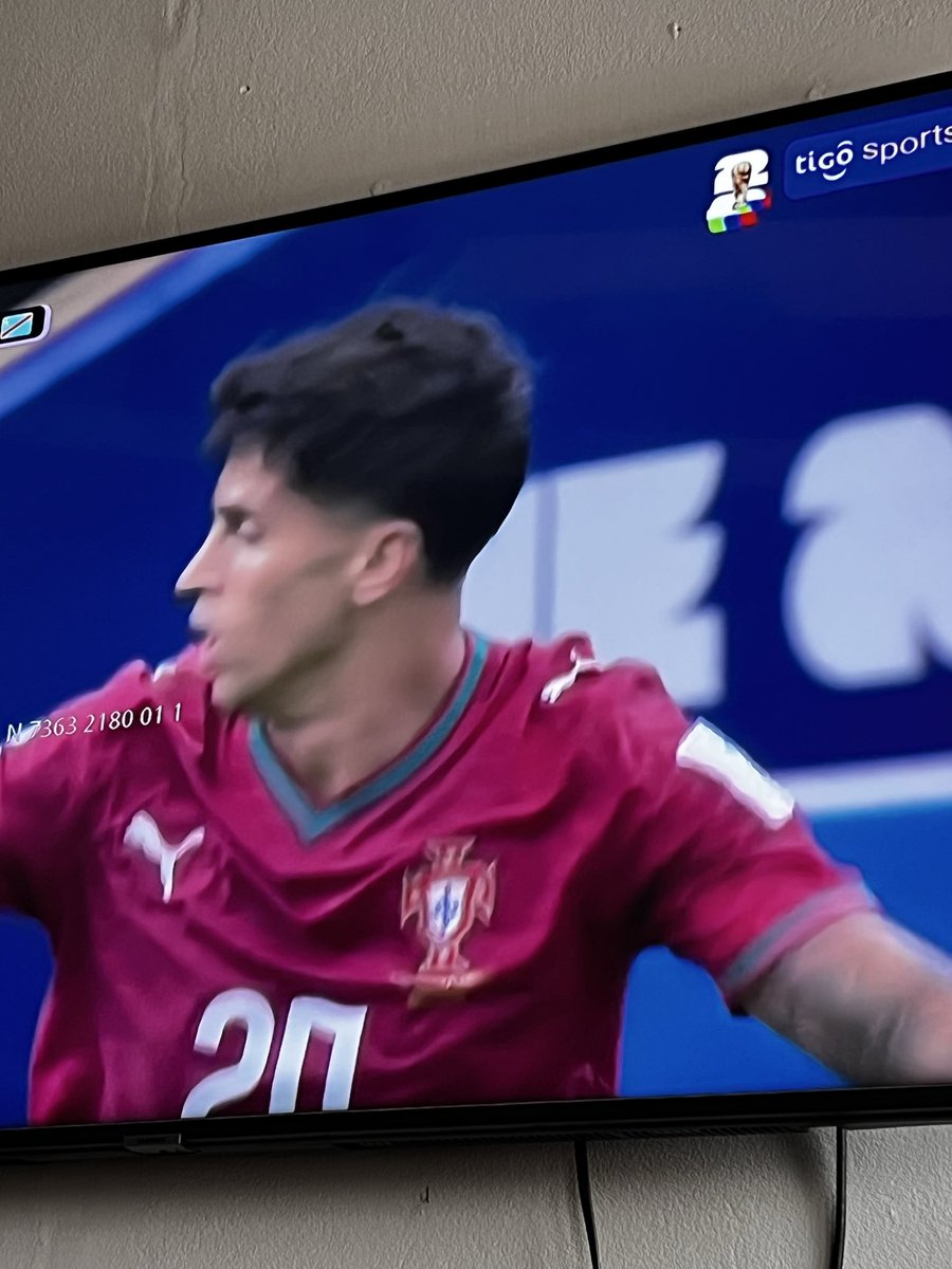 Carluis8a's tweet photo. @TigoSportsHN que es ese código numérico que no deja de aparecer en la pantalla? Es incómodo estar viendo un partido con esos números apareciendo en toda la pantalla https://t.co/JDJoc9pa2D