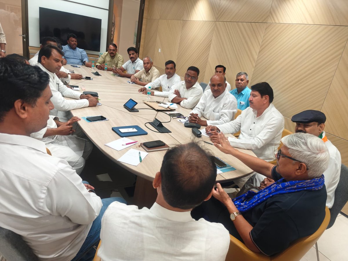 NareshKB_INC's tweet photo. आज दिनांक 17.06.2026 को #इंदिरा_भवन, नई दिल्ली स्थित कांग्रेस मुख्यालय में अनुसूचित जाति विभाग के चेयरमैन माननीय राजेंद्र पाल गौतम जी के साथ पश्चिमी उत्तर प्रदेश के पदाधिकारियों की महत्वपूर्ण संगठनात्मक बैठक में सहभागिता की। https://t.co/Q99bET3MMQ