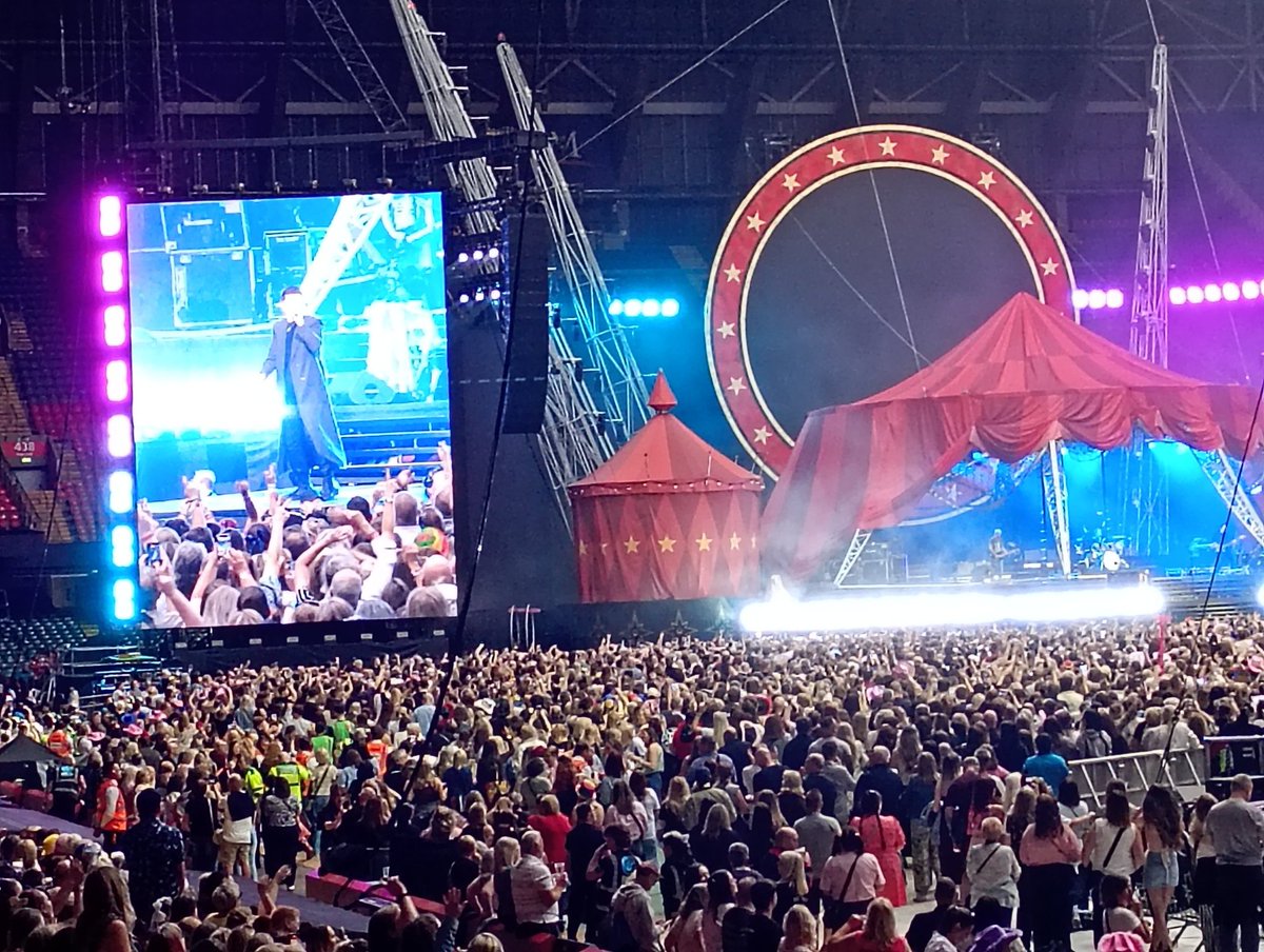 GarryMerrifield's tweet photo. Bit more from Cardiff 
Take That have matured well https://t.co/7C0X2enL3t