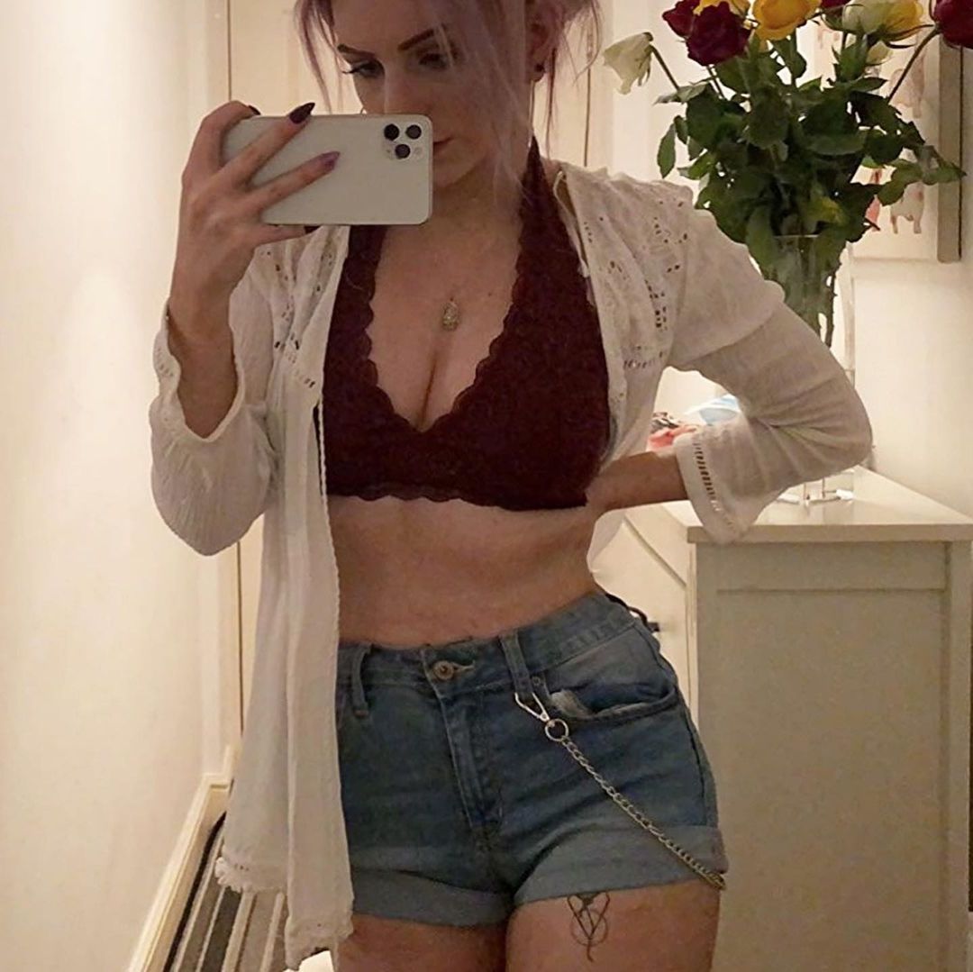 Olivia80149946's tweet photo. I will send just 1 free nudes all who like and retweet my post . 

Special offers dm me if you want sexting , Ass , pussy , full naked videos, drop box and   menu . 
Add me on telegram :-katiarose12 https://t.co/V9COEtR1Y9