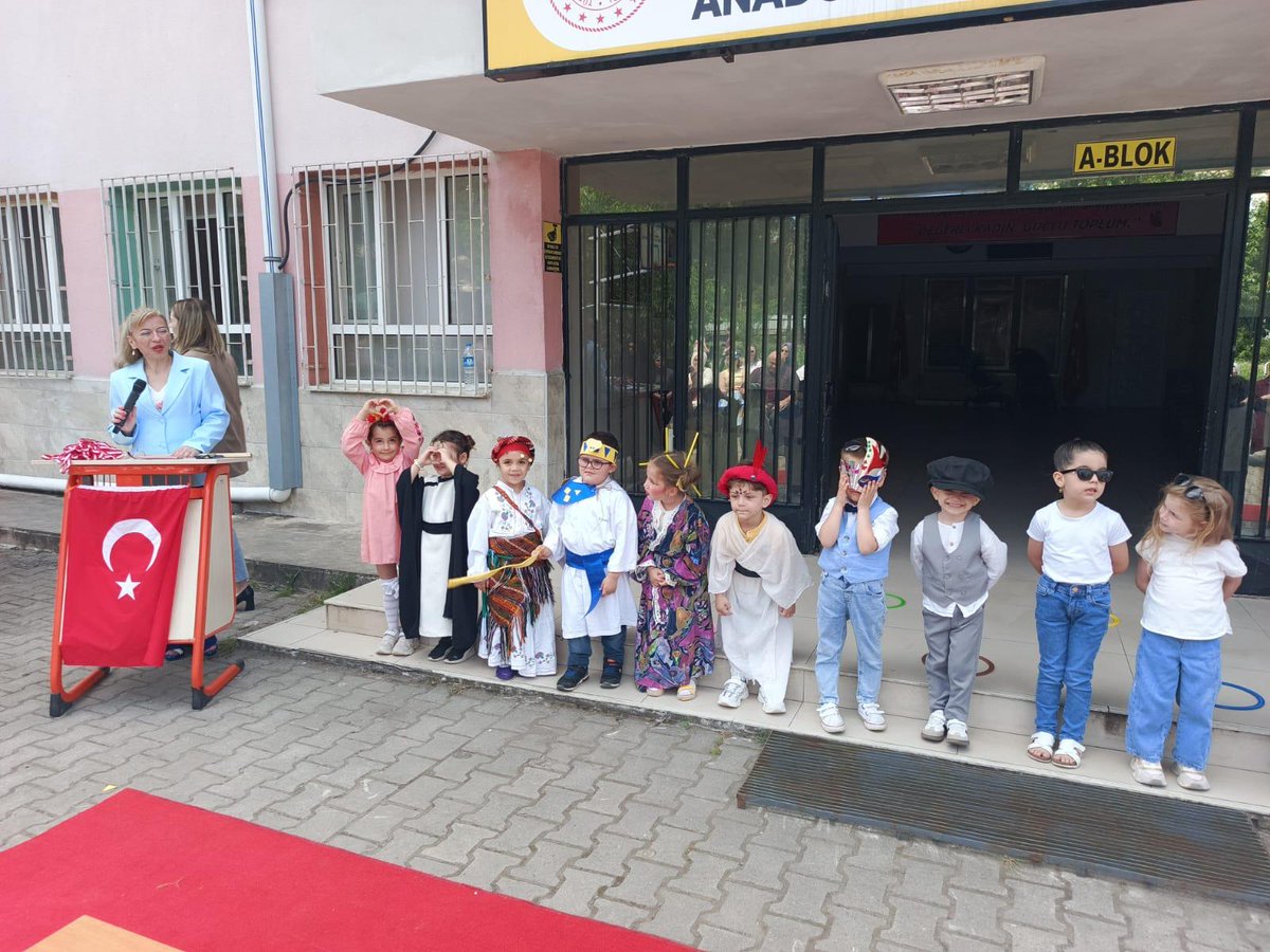 memterme55's tweet photo. 📌 Cumhuriyet Kız Mesleki ve Teknik Anadolu Lisesi

İlçemiz Cumhuriyet Kız Mesleki ve Teknik Anadolu Lisesi Anasınıfı öğrencilerinin yıl boyunca hazırladığı çalışmaların yer aldığı yılsonu sergisi, ziyaretçilerin beğenisine sunuldu.
@tcmeb @samsunmem @muratagar60 @ismailrhmnkose https://t.co/bt0El9VPId