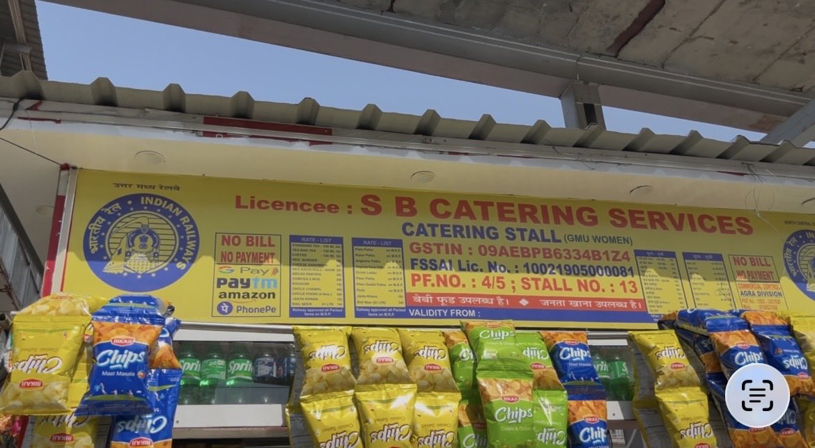 Vanshwantsyou's tweet photo. @IRCTCofficial @eCateringIRCTC 

Complaint against SB Catering Services, Stall No. 13 at Mathura. Purchased 1 cold drink for ₹40 and 4 samosas, but was charged ₹60 for the samosas. As per the approved IRCTC menu, 2 samosas are priced at ₹17. This appears to be overcharging. https://t.co/3GEJEVgh7u