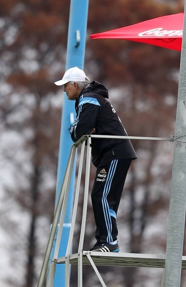 larubiad's tweet photo. El mundo sería mucho mas justo si Sabella hubiera salido campeón del mundo con Argentina y con #EDLP 🇦🇹🇦🇷🇦🇹

Te extrañamos todos los días de nuestras vidas, querido Pachorra https://t.co/RNvuBgWIWq