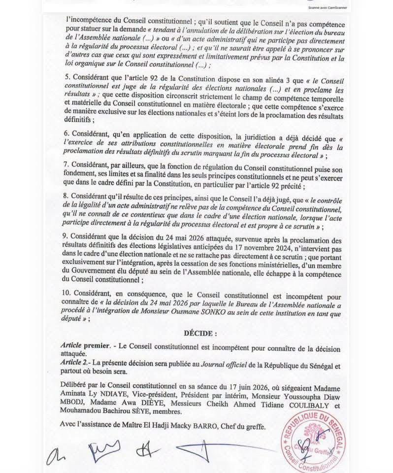 Awah_Juuf's tweet photo. Le Conseil  Constitutionnel se déclare incompétent sur le recours de l’opposition devant le CC sur le retour du PROS à l’Assemblee Nationale ⬇️. 
Ousmane SONKO restera député et président de l’Assemblée nationale😊. https://t.co/6zKpqcLiJS