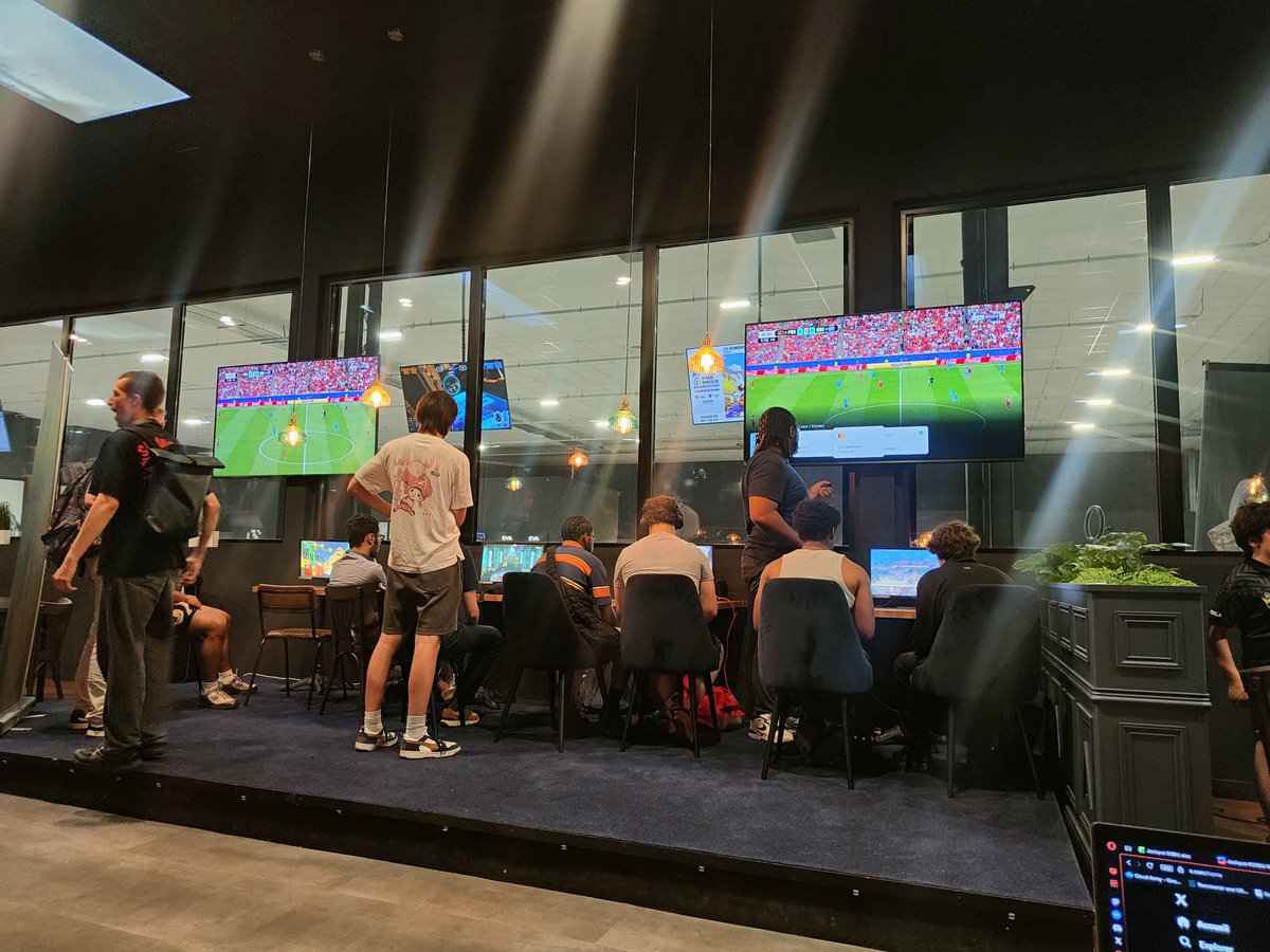 CloudArmy_'s tweet photo. Début du jackpot 9 soon.
Le stream est prêt, les derniers joueurs arrivent.

https://t.co/Xl6XOjuoVF
Venez voir ça ! https://t.co/so8s8QeUXW