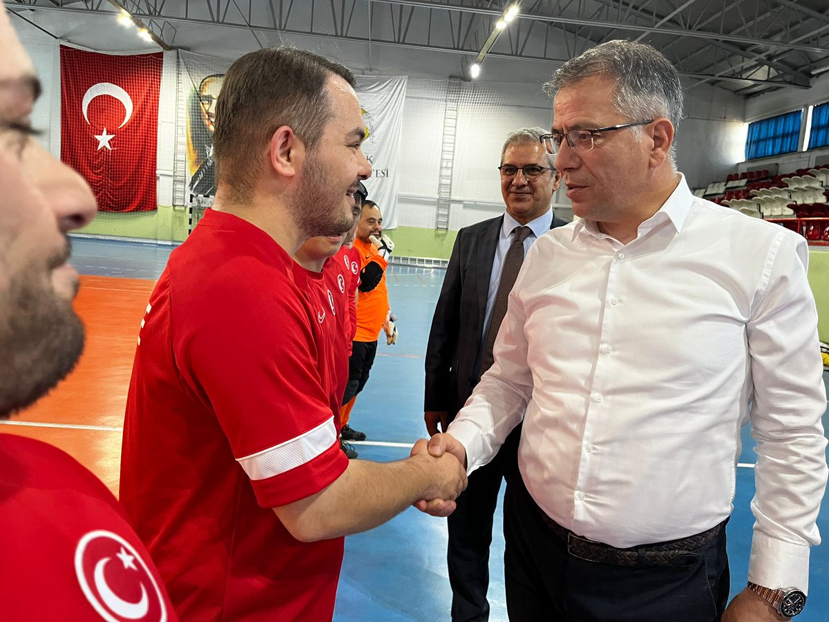 GSB_Konya's tweet photo. İl Müdürümüz Muzaffer Çintimar, uluslararası şampiyona hazırlıkları kapsamında Konya’da kamp çalışmalarını sürdüren Down Sendromlular Futsal Milli Takımını ziyaret etti. 

Sporcularımız ve teknik ekiple bir araya gelen İl Müdürümüz, milli takımımıza şampiyonada başarılar diledi. https://t.co/SUBNe7kcGy
