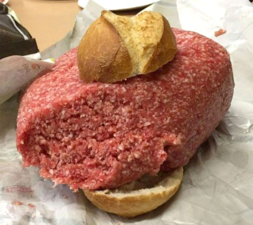 shyleise's tweet photo. darauf erstmal ein Mettbrötchen https://t.co/7AQQHdBqCd