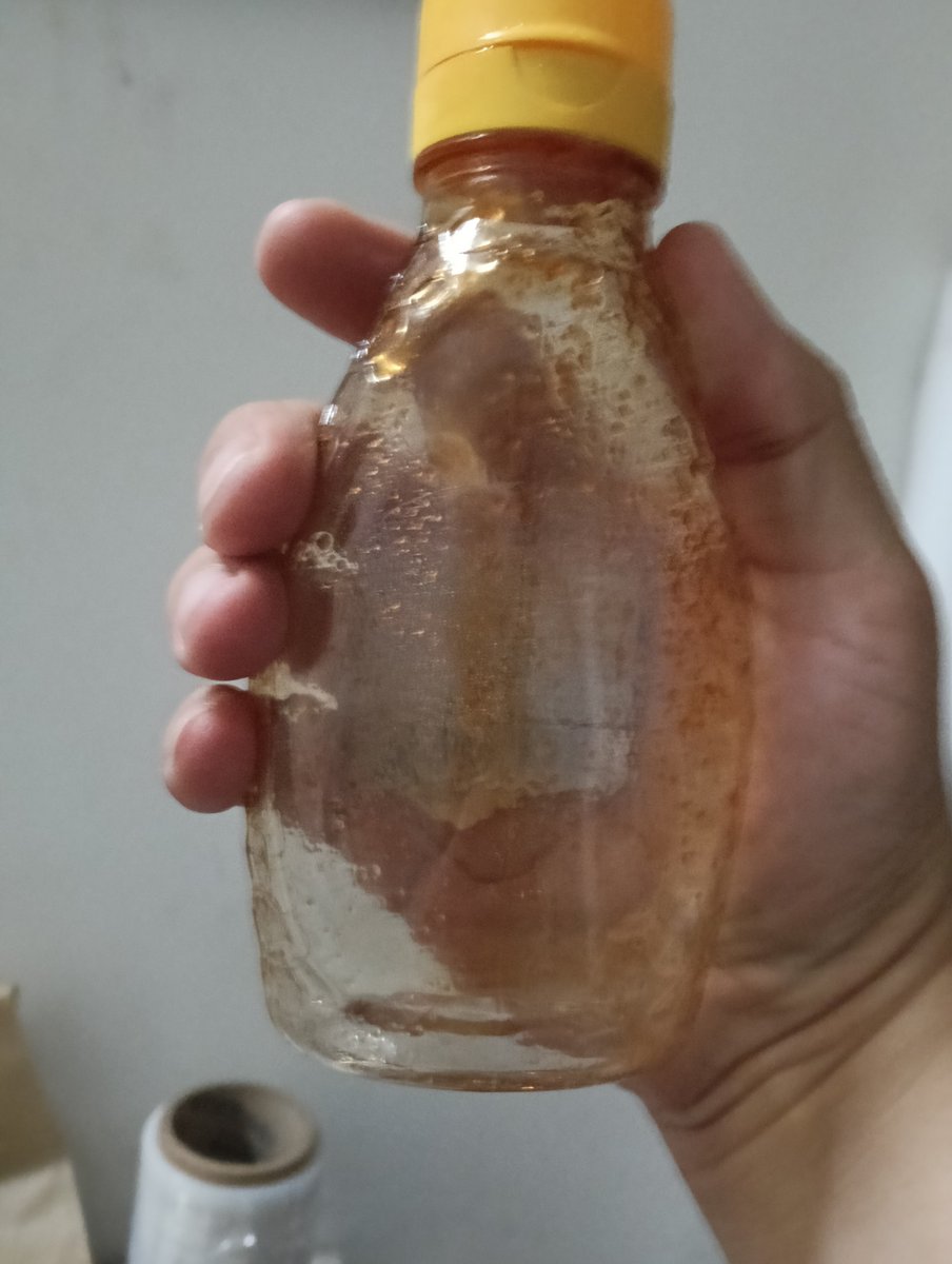 MrAlexTheRandom's tweet photo. Mi adicción a la miel picante va a ser parte de la tesis de grado de alguien https://t.co/eAjJGxzP6i
