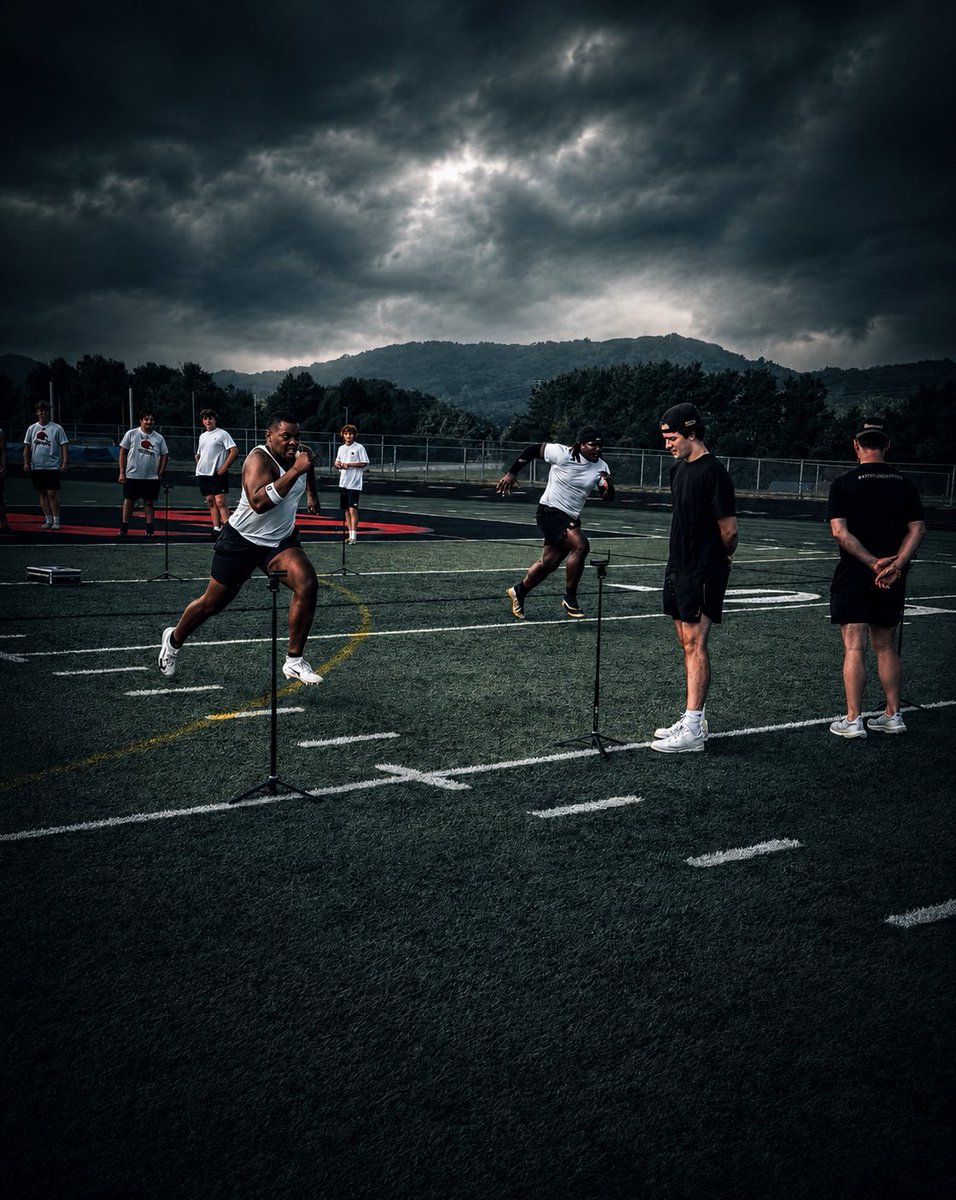 wcsRHSstrength's tweet photo. @ZyanBrown770396 with a 1.23 5-10 fly at 260# 

Is that good, @Tony_Villani_ @pntrack 😉

#feedtheraptors https://t.co/5R5ME4wlLL