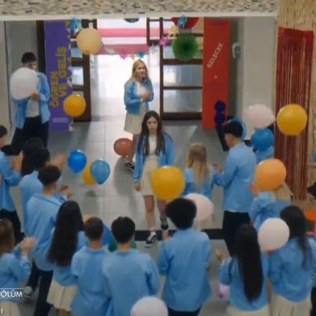 mediscolic's tweet photo. teoman öyle sılaya tac takıp denize parti yapmak yok seç birini ❤️❤️ https://t.co/y6pfCbPii6