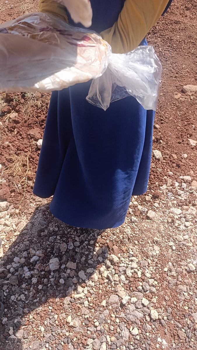 MHShemi's tweet photo. صحيح انها ربطة خبز ! لكن عوائل كثيرة لا تستطيع توفيرها لأبناءها

حملتنا اليومية مستمرة لأجل توفير الخبز اليومي وبشكل مجاني داخل مخيمات الشمال السوري 

نحثكم على التبرع والمساعدة حتى يستمر الخير بالوصول الى المحتاجين.

#فريق_الهاشمي https://t.co/YtlNZ2rbhE