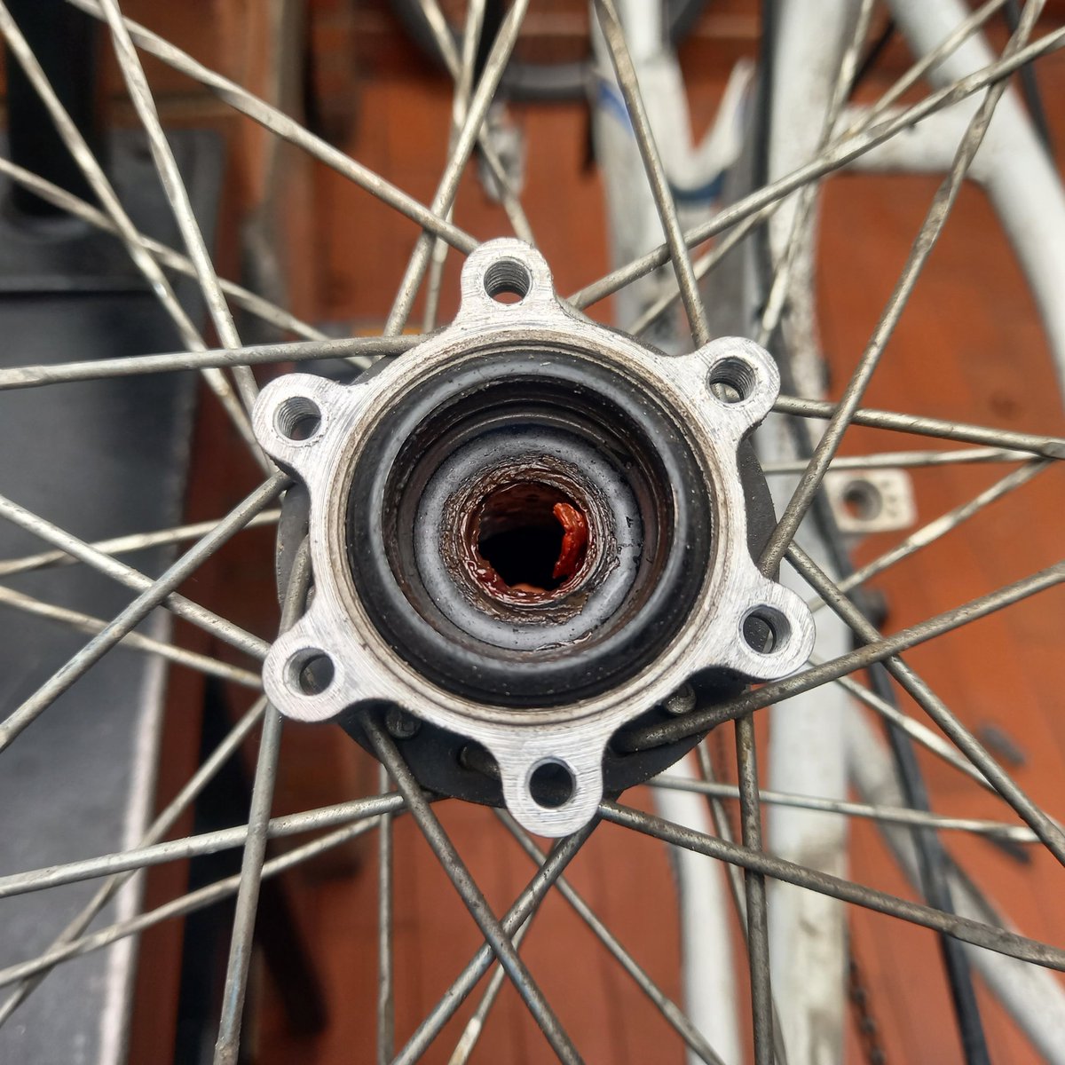 cyclepoint_co's tweet photo. Bicicleta GW Arrow Evolution - Servicio de mantenimiento completo - Fase 3: Reensamblado - Servicio a manzana trasera --> https://t.co/kNBEI0r876 https://t.co/9GQMxqH4yT