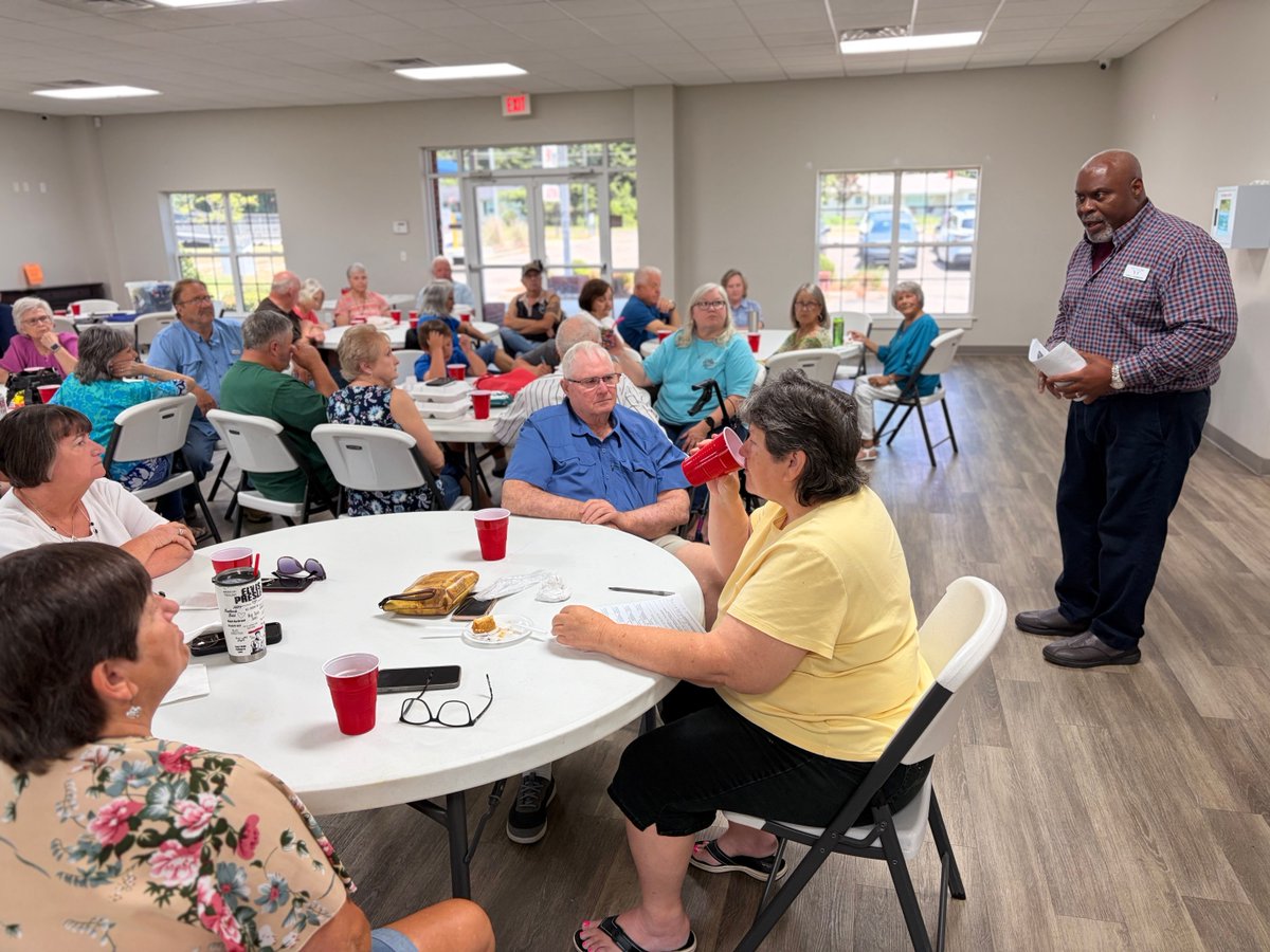 SpectraCare's tweet photo. Prevention Presenter Odell speaking to the senior citizens at Rehobeth Senior Center about safe prescription storage practices! #onepillcankill https://t.co/BpvKRnCzvU
