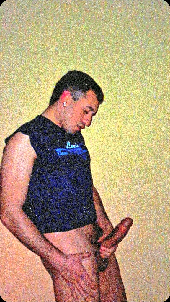 SarmientoPolooo's tweet photo. Pov: encontraste las fotos del novio de tu mama antes de conocer a tu papa https://t.co/9XISt90ssb